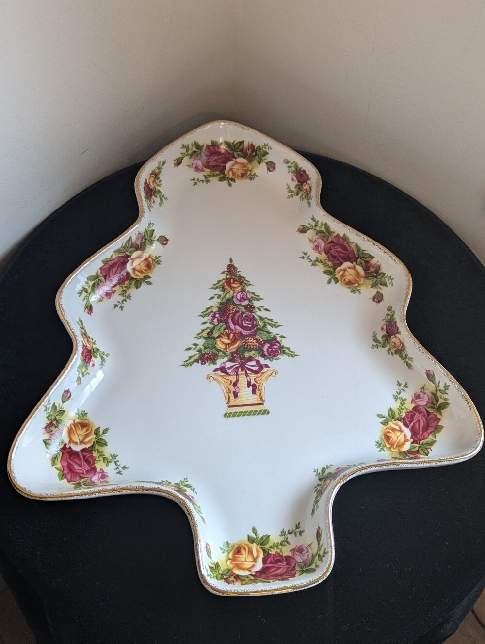 Royal Albert 1962 Old Country Roses Christmas Tree Platter